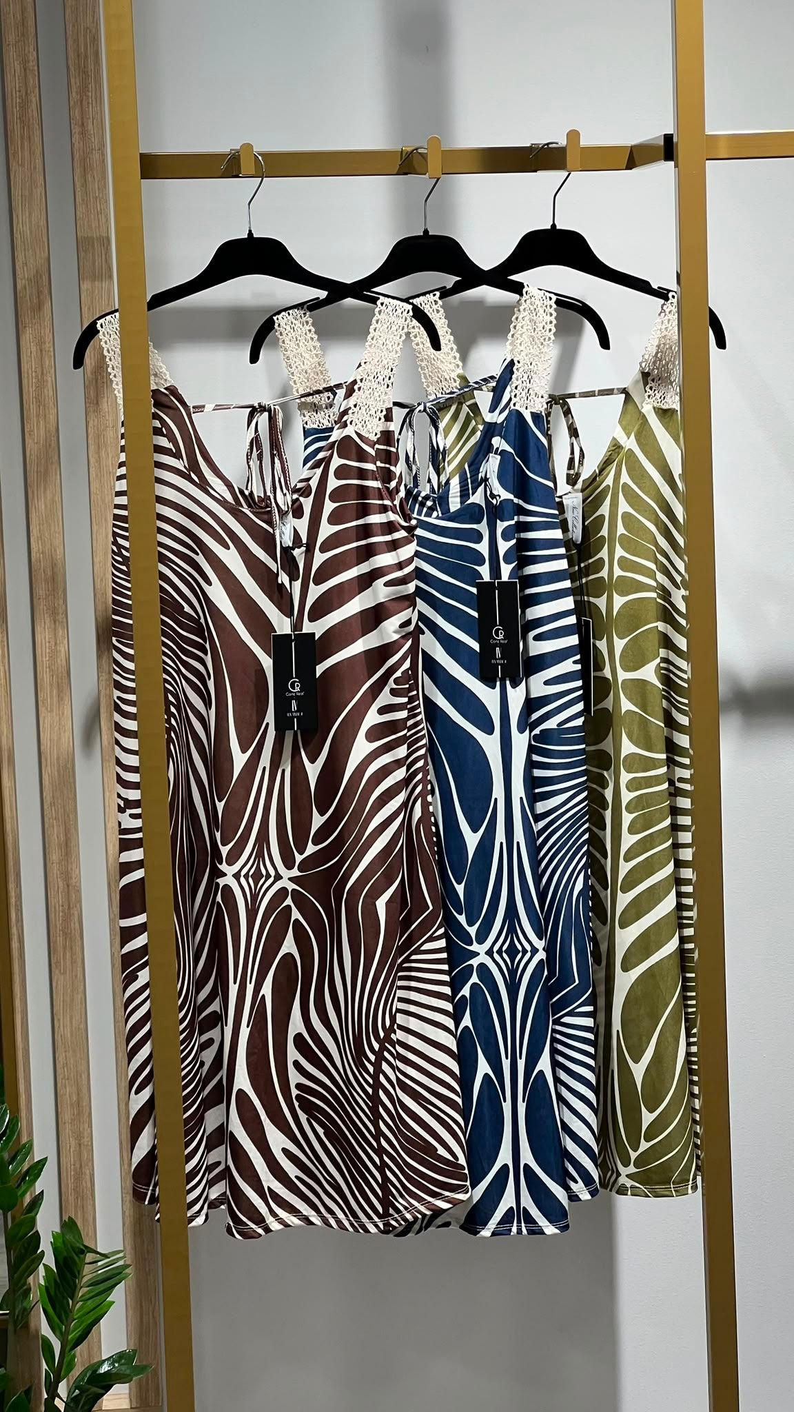 VESTIDO MIDI FLUIDO