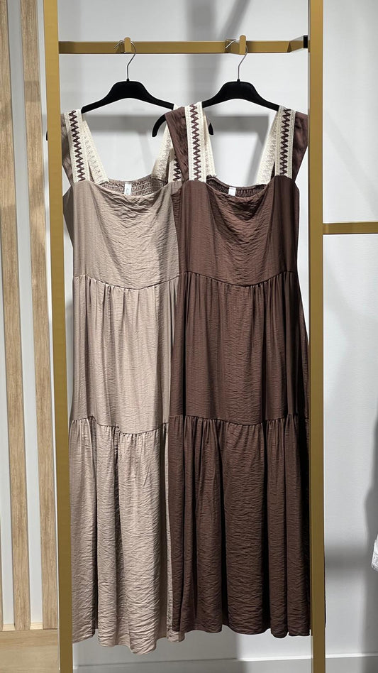 VESTIDO DE ALÇAS BORDADAS