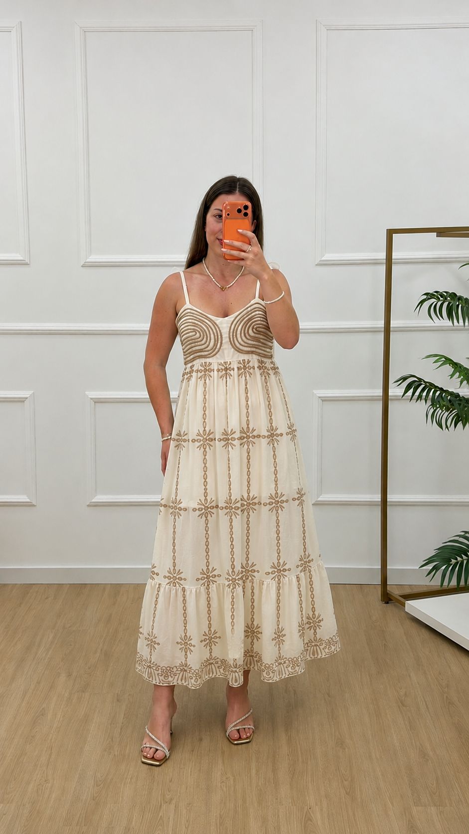 VESTIDO BORDADO