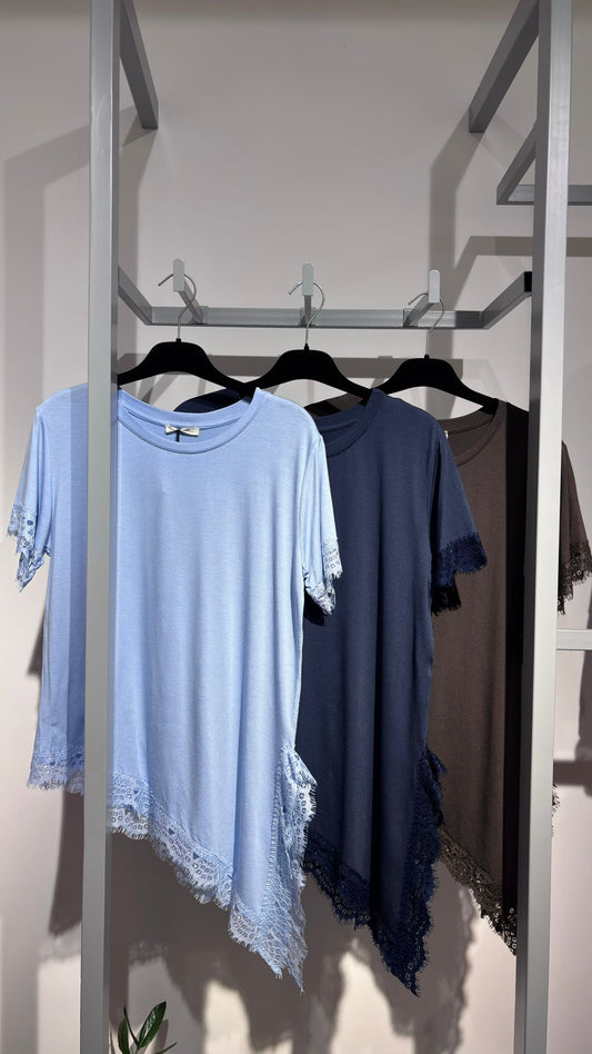 T-SHIRT CANELADA ACABAMENTO RENDA