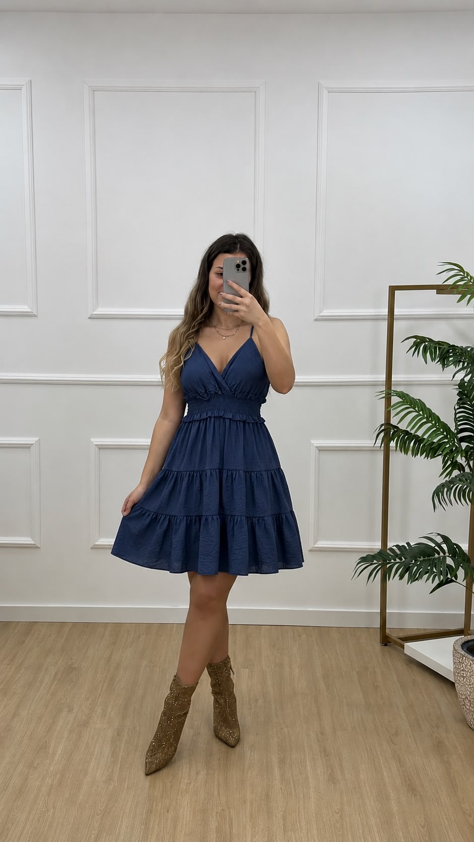 VESTIDO CURTO ALÇAS FINAS