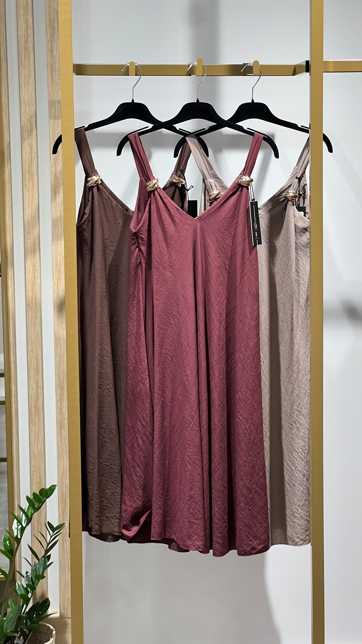 VESTIDO MIDI LISO